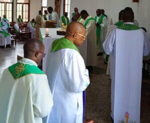 Les prêtres du diocèse en retraite spirituelle sur le mystère de l’Eucharistie