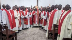 Goma : Mgr Willy Ngumbi célèbre 18 ans d’épiscopat lors de la clôture de la retraite des prêtres diocésains Mgr Willy Ngumbi célèbre 18 ans d’épiscopat lors de la clôture de la retraite des prêtres diocésains