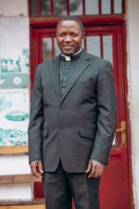 Goma : Abbé Eugène Halerimana Bazimenyera, 24 ans de sacerdoce au souffle de la paix Abbé Eugène Halerimana Bazimenyera, 24 ans de sacerdoce au souffle de la paix