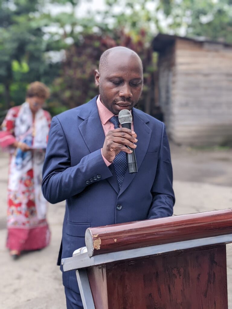 Le vice-gouverneur fixe les prix du ciment et menace de sanctions contre les contrevenants