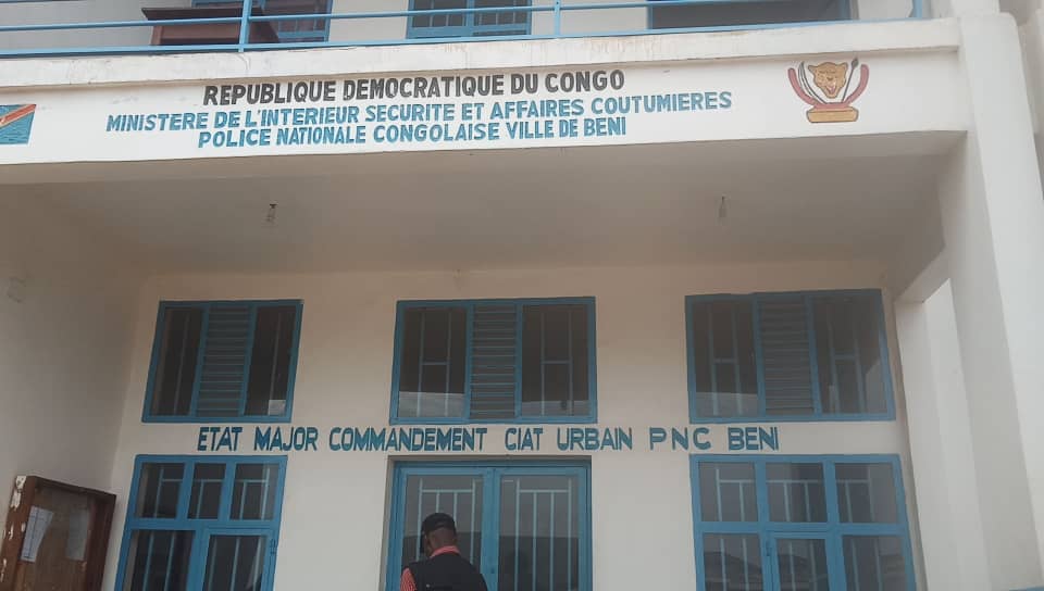 Le maire accuse des politiciens de déstabiliser la ville