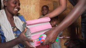 Kivu Morning Post soutient les familles vulnérables dans la préparation de la rentrée scolaire