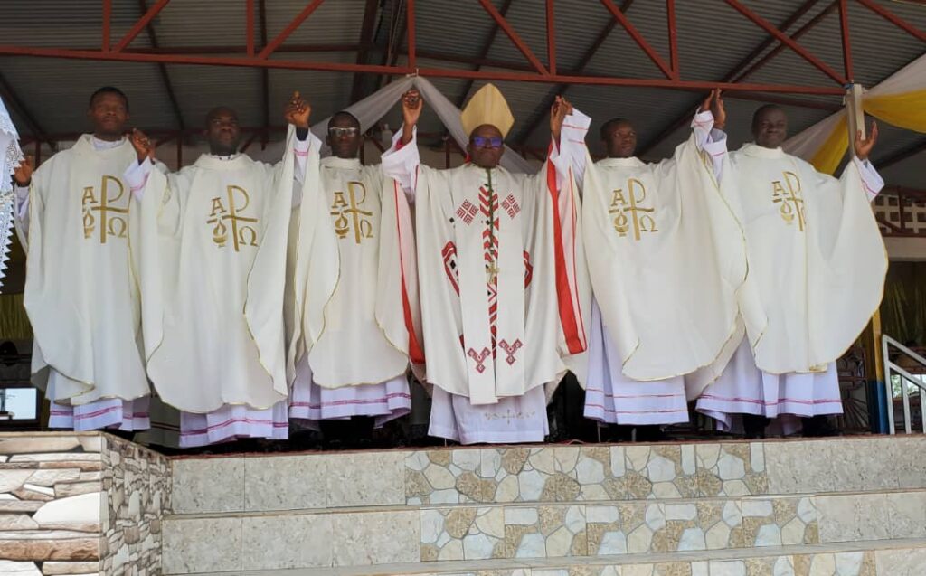 Cinq diacres ordonnés prêtres dans le diocèse d’Uvira