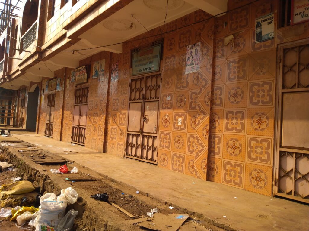 Ville morte annoncée, le maire appelle au calme et à la libre circulation