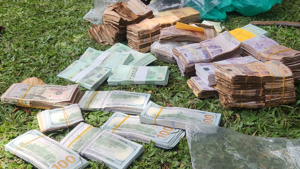 Un groupe de présumés braqueurs de microfinance présenté au gouverneur