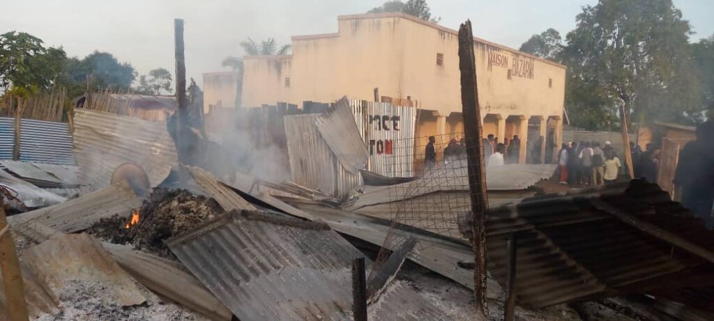Trois morts et une maison incendiée lors d'une incursion de l'ADF à Mayimoya