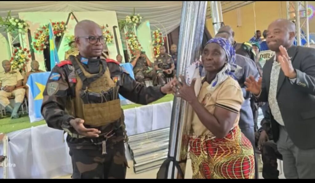 Le gouverneur apporte une assistance aux familles victimes des tueries à Oicha