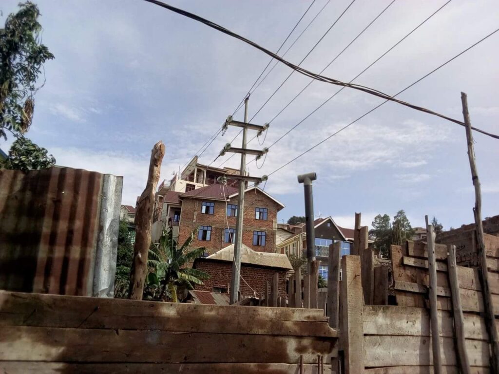 Sud-Kivu : Agression des électriciens de la SNEL par des inconnus à Uvira Agression des électriciens de la SNEL par des inconnus à Uvira