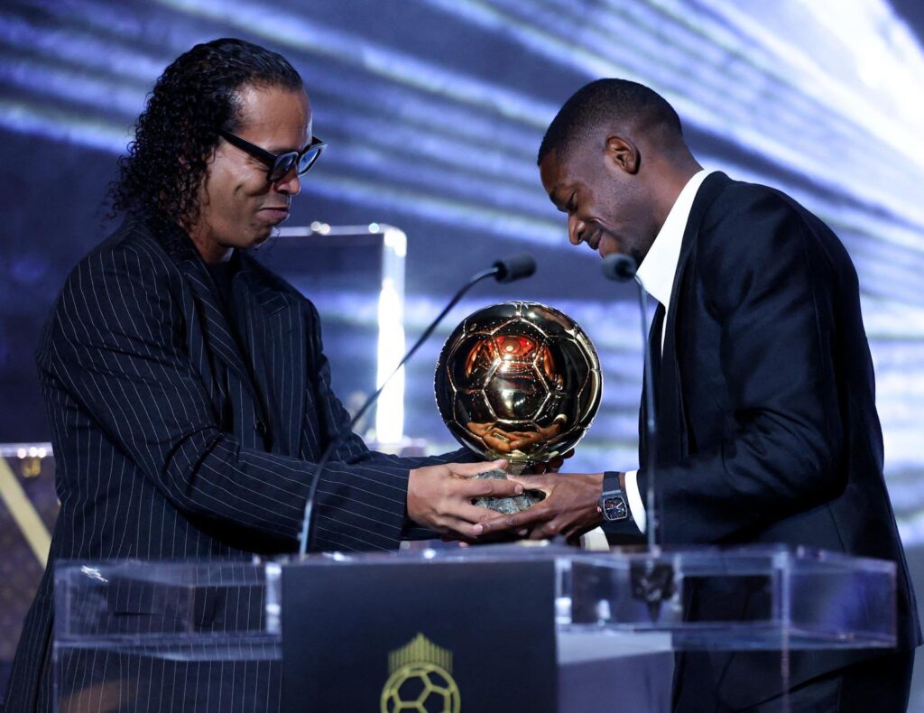L'attaquant français Ousmane Dembélé a été couronné Ballon d'Or 2025