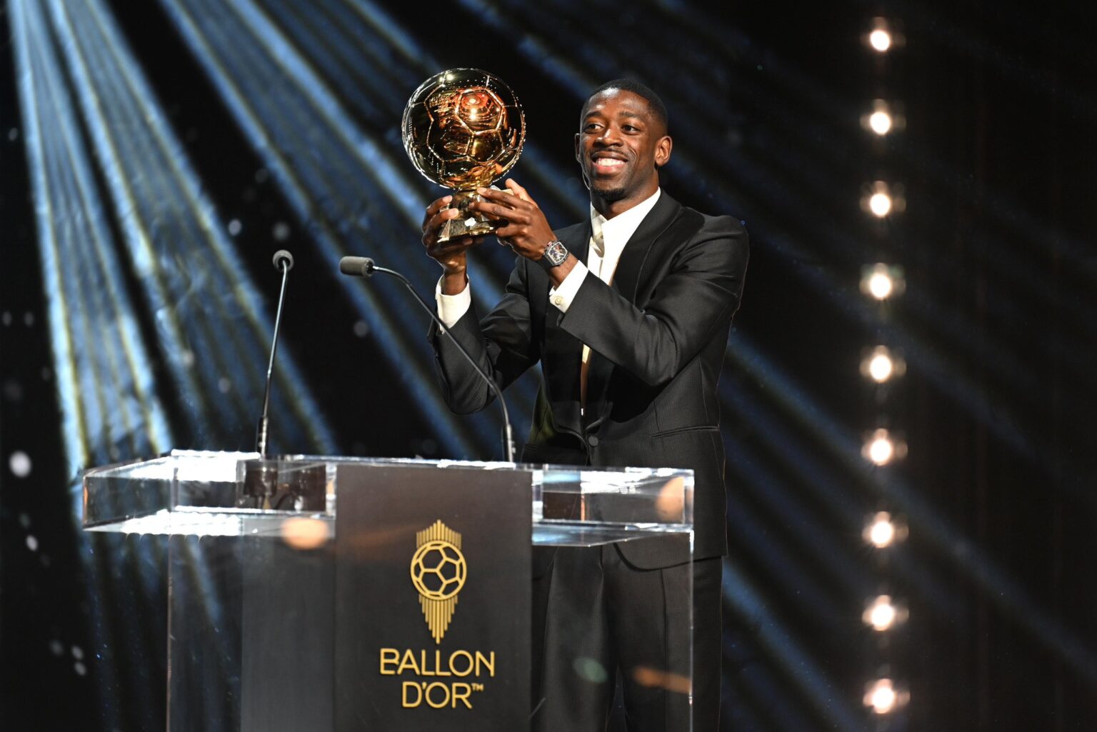 Ballon d’Or 2025 : Ousmane Dembélé triomphe, Lamine Yamal en tête des étoiles montantes L'attaquant français Ousmane Dembélé a été couronné Ballon d'Or 2025