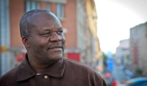 RDC : L’ancien chef rebelle Roger Lumbala jugé à Paris pour crimes contre l’humanité Le collectif des avocats de Roger Lumbala, ancien ministre, député et sénateur de la République démocratique du Congo (RDC), a publié un communiqué dans lequel il plaide pour l’extradition de son client vers la RDC