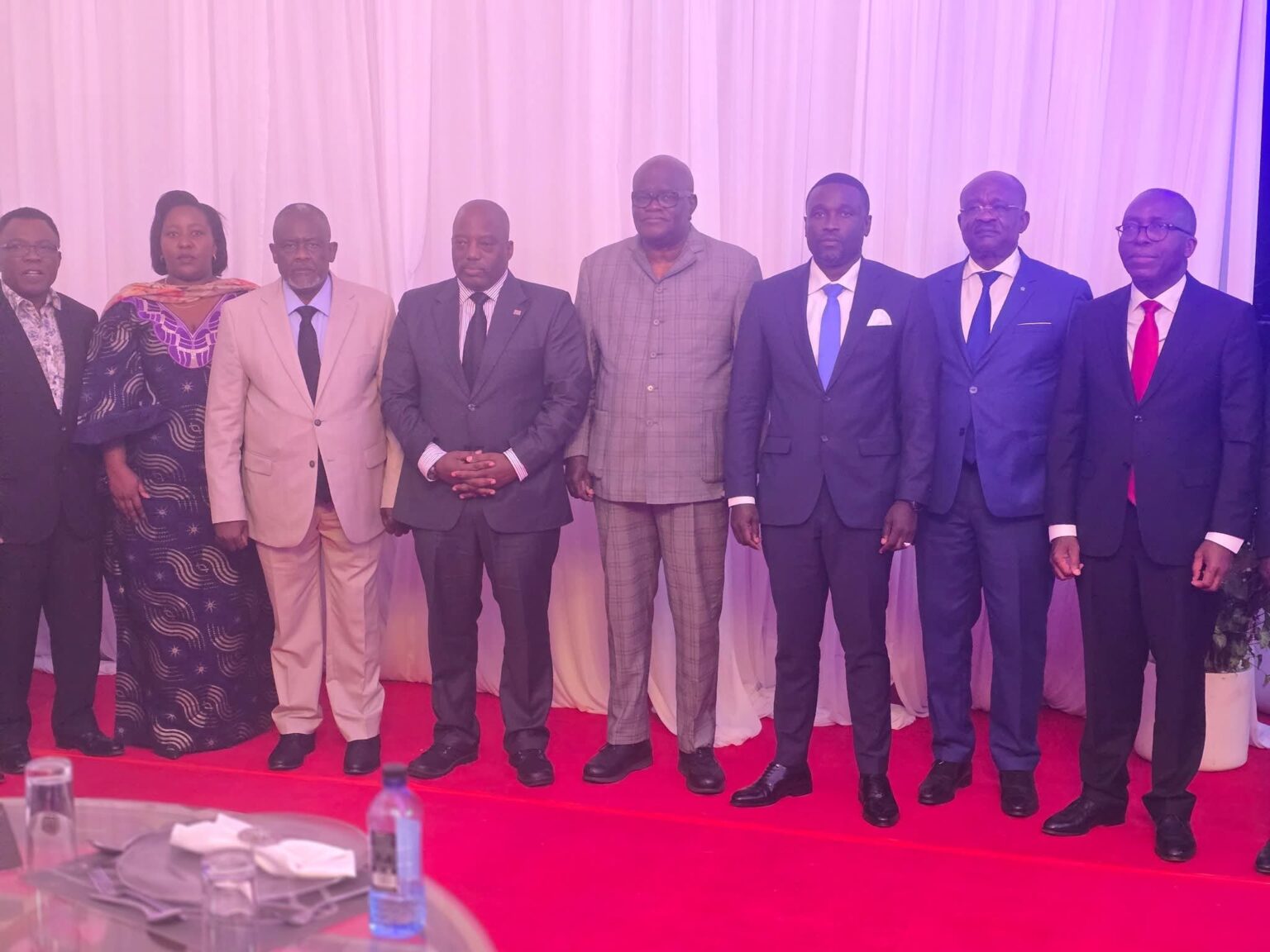 Plusieurs leaders des forces politiques et sociales de la République démocratique du Congo (RDC) se sont réunis du 14 au 15 octobre à Nairobi, au Kenya, sous la présidence de l’ancien chef de l’État, Joseph Kabila Kabange. Ces assises, tenues sous le thème de « l’avenir du Congo », ont débouché sur la création d’un nouveau cadre politique dénommé « Mouvement Sauvons la RDC ».