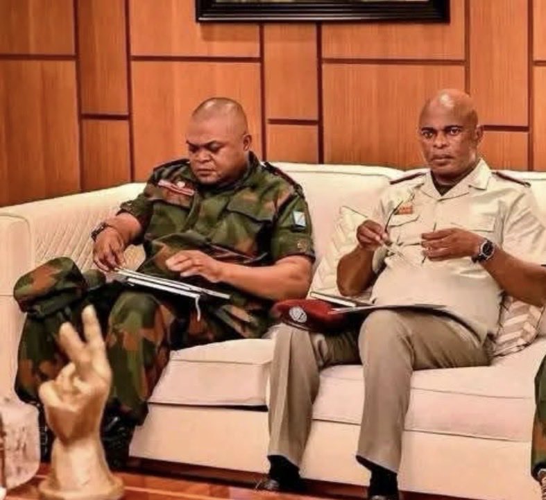 Des généraux proches de Félix Tshisekedi cités dans un mouvement visant à le renverser