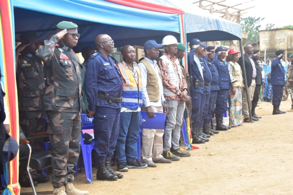 Le gouverneur lance les travaux de réhabilitation des routes Kuka-Mavivi et boulevard Beu