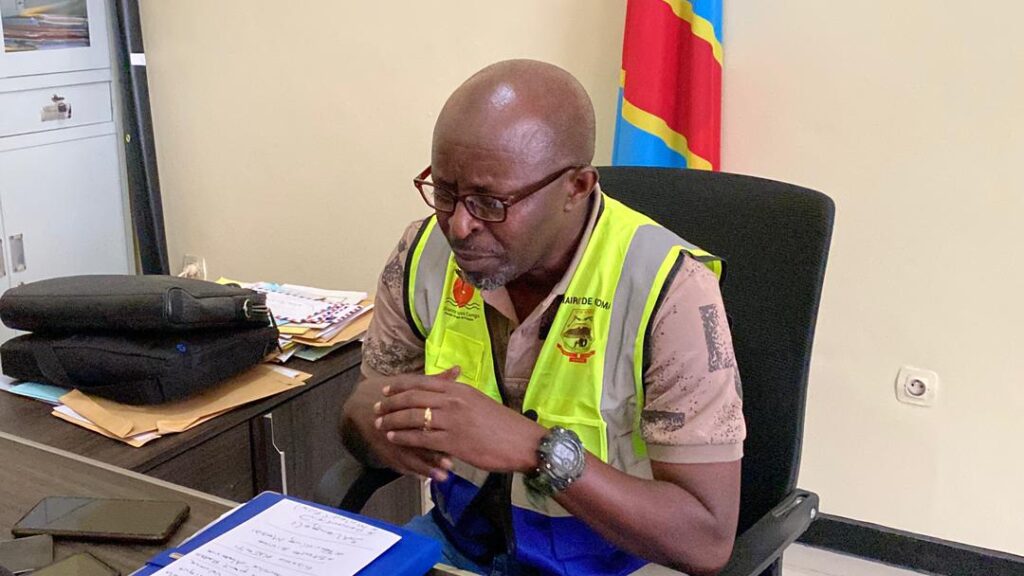 Le maire présente des shishas saisies chez des élèves et appelle les parents à la vigilance