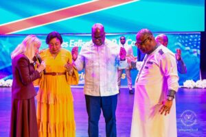 Tshisekedi clôt le sommet de prières patriotiques en célébrant l’espérance