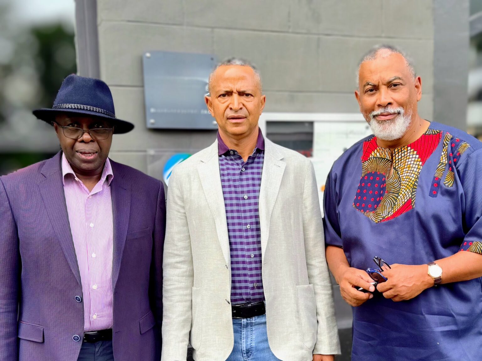 Olivier Kamitatu dénonce des survols militaires autour de la résidence de Katumbi à Lubumbashi