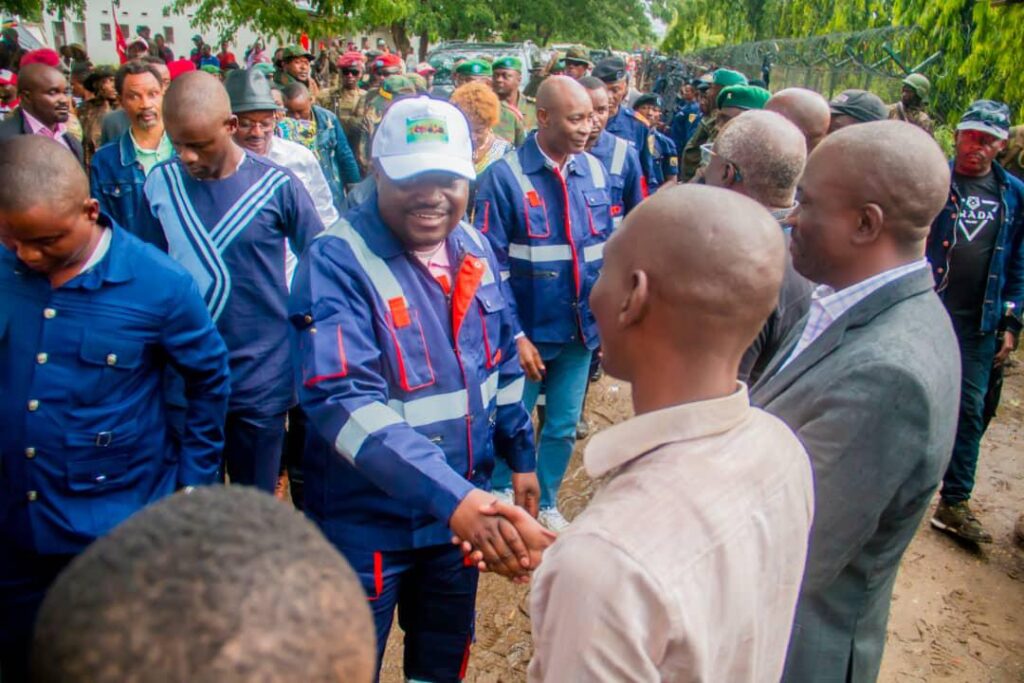 Uvira : Muhindo Nzangi lance une mission d’évaluation pour relancer les infrastructures agricoles Muhindo Nzangi lance une mission d’évaluation pour relancer les infrastructures agricoles