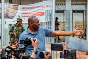 La ville d’Uvira, chef-lieu provisoire du Sud-Kivu, est tombée mardi sous le contrôle du M23 après une avancée rapide depuis le nord de l’agglomération