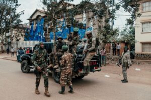 La ville d’Uvira, chef-lieu provisoire du Sud-Kivu, est tombée mardi sous le contrôle du M23 après une avancée rapide depuis le nord de l’agglomération