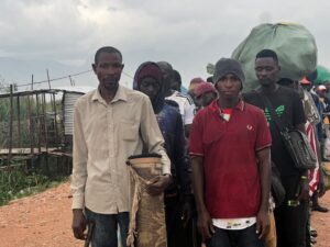plus de 500 personnes traversent la frontière de Kamvivira après les combats à Uvira
