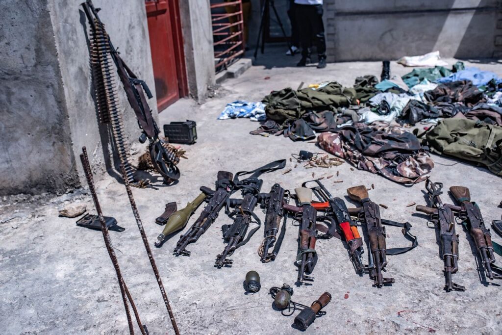 Uvira : l’AFC/M23 affirme avoir découvert plusieurs caches d’armes AFC/M23 affirme avoir découvert plusieurs caches d’armes