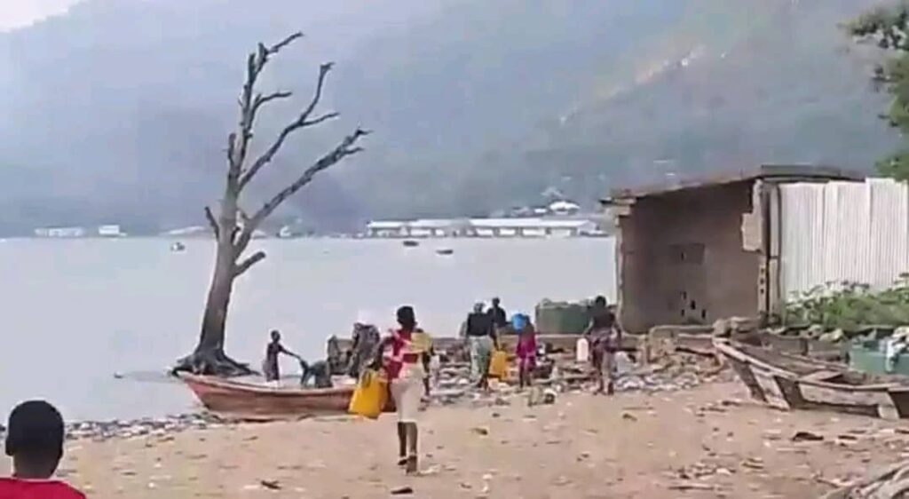 Uvira : le port de Kalundu bombardé Deux bombes ont été larguées au port public de Kalundu, en ville d’Uvira, province du Sud-Kivu