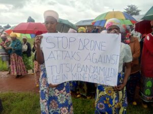 Des centaines d’habitants de la cité de Minembwe, dans les hauts plateaux du territoire de Fizi au Sud-Kivu