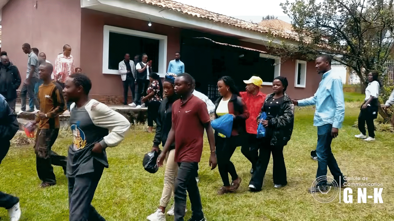 Goma : une vingtaine de jeunes rejoint l’ARC au marché lors d’un meeting une vingtaine de jeunes rejoint l’ARC au marché lors d'un meeting