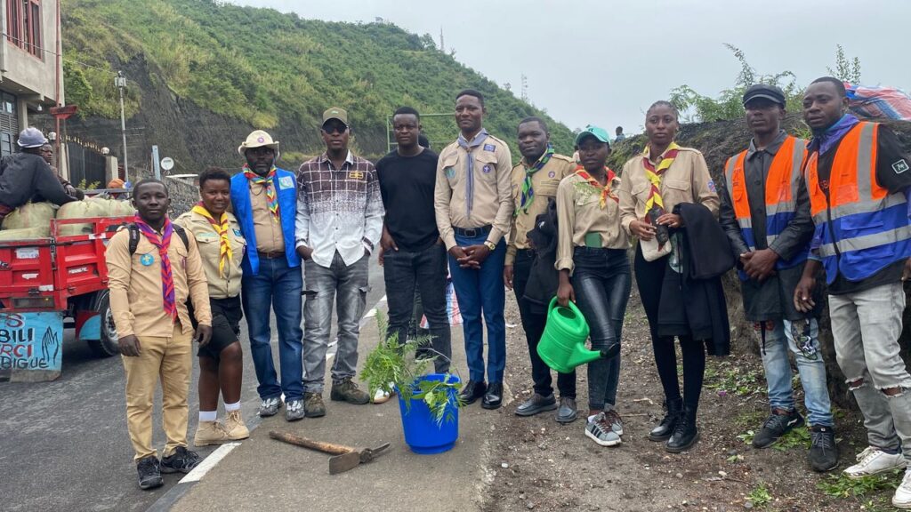 Goma : les scouts lancent la Semaine du Scoutisme par une action verte les scouts lancent la Semaine du Scoutisme par une action verte