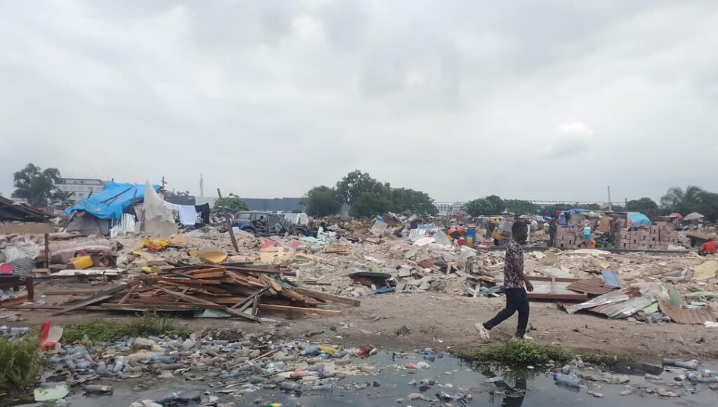 un site provisoire à Kinkole pour les habitants de Pakadjuma