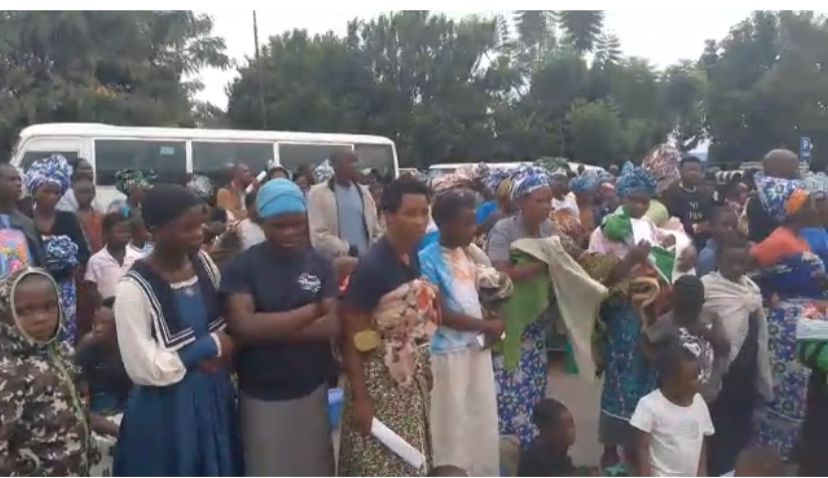 Goma : 337 réfugiés rwandais rapatriés via la Grande Barrière par le HCR 337 réfugiés rwandais rapatriés via la Grande Barrière par le HCR