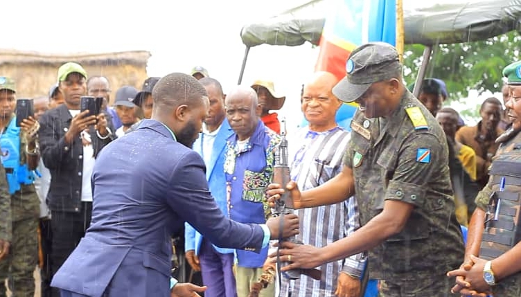 Ituri : Reddition de 50 miliciens Tchini ya Tuna à Balingina Reddition de 50 miliciens Tchini ya Tuna à Balingina