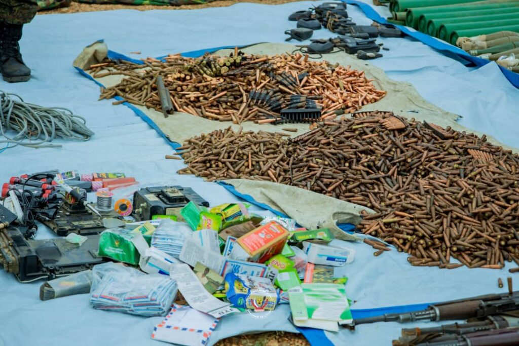 Ituri : les FARDC annoncent la découverte d’une importante cache d’armes à Mabanga les FARDC annoncent la découverte d’une importante cache d’armes à Mabanga