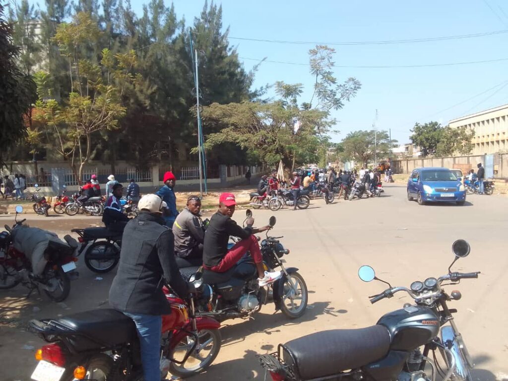 la mairie interdit aux motocyclistes de franchir les limites officielles du centre-ville
