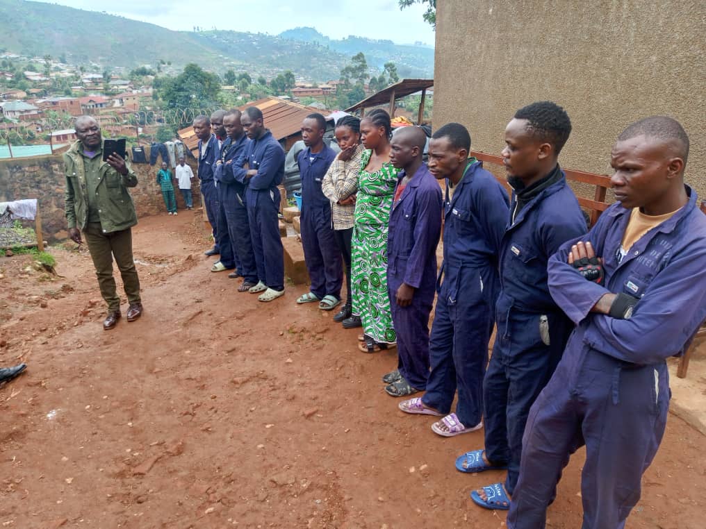 Butembo : 11 prisonniers libérés de la prison de Kakwangura sur 17 concernés par une mesure de libération du Ministre de la Défense 11 prisonniers libérés de la prison de Kakwangura sur 17 concernés par une mesure de libération du Ministre de la défense