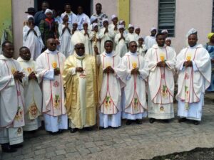 Goma : neuf prêtres ordonnés au diocèse lors d’une messe à Mont Carmel