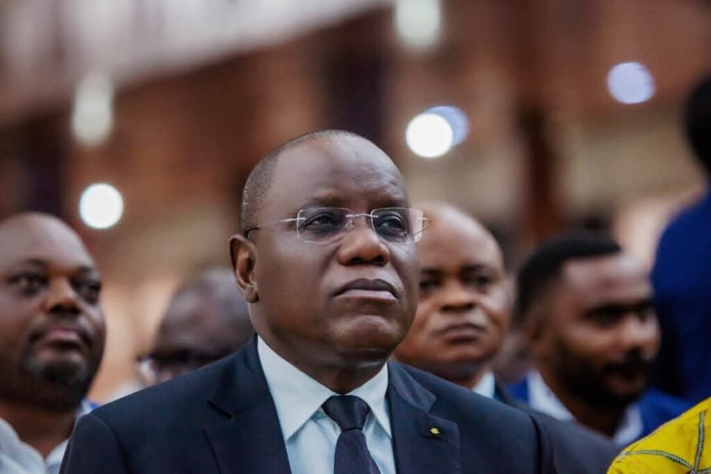 l’épouse d’Aubin Minaku dénonce une détention “opaque et inhumaine”