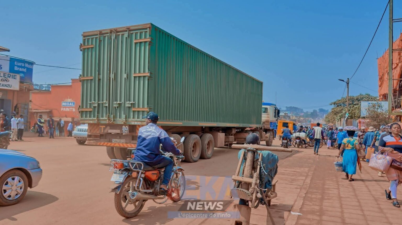 interdiction des camions « Box Body » hors normes sur les routes en construction