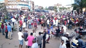 Lubumbashi : affrontements entre jeunes de l’UNAFEC et de l’ARDev dans la commune de Kenya affrontements entre jeunes de l’UNAFEC et de l’ARDev dans la commune de Kenya