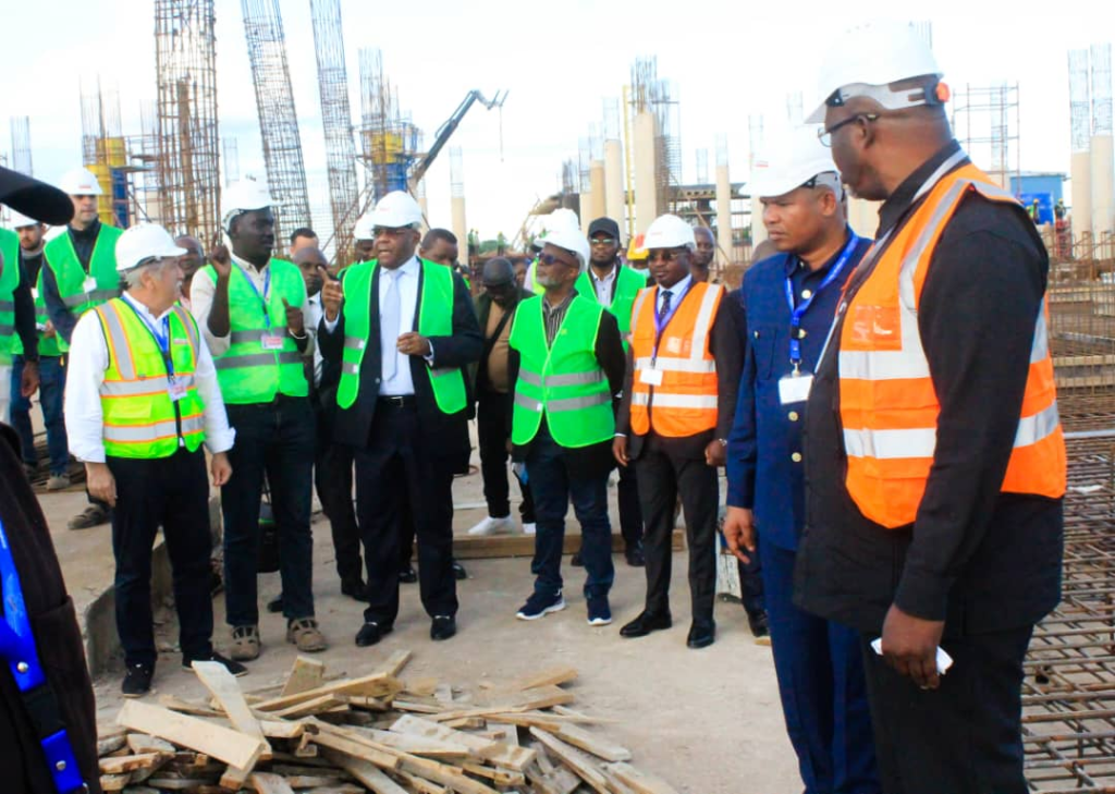 Jean-Pierre Bemba inspecte l’avancement de la nouvelle aérogare de Luano