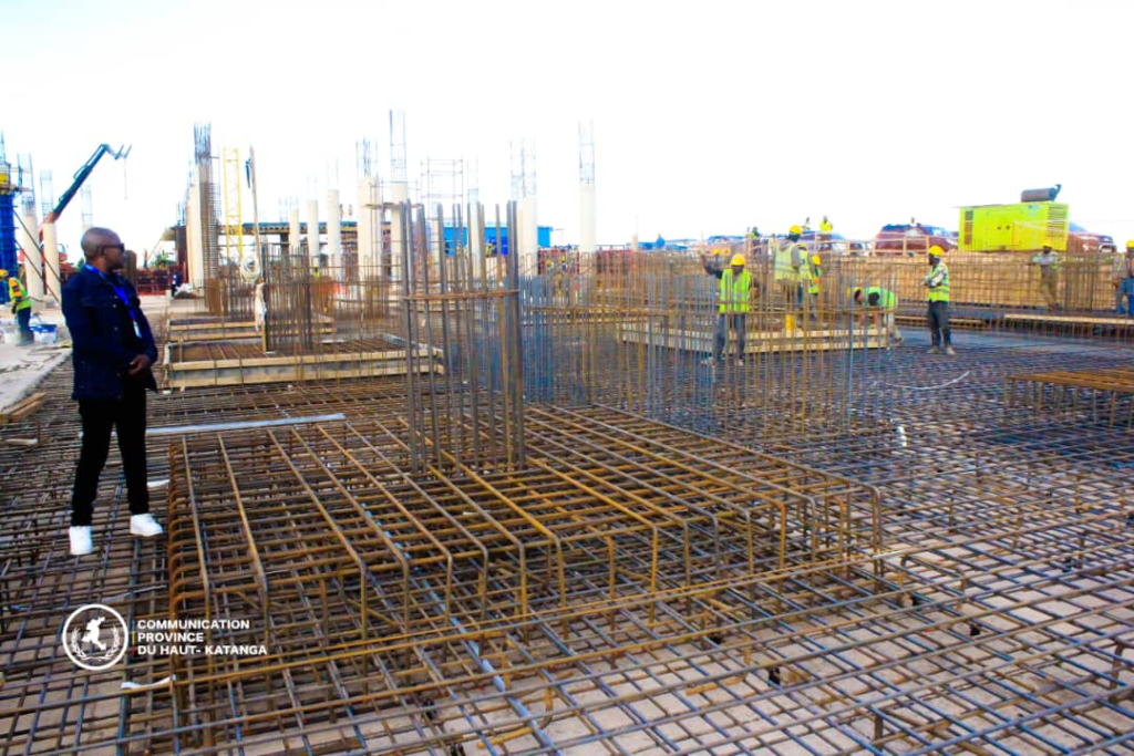 Jean-Pierre Bemba inspecte l’avancement de la nouvelle aérogare de Luano