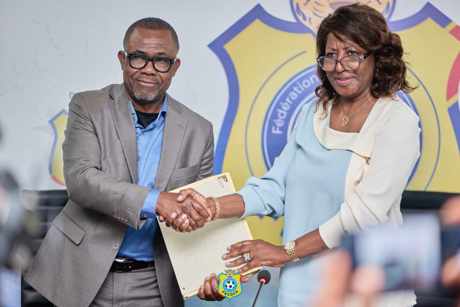 Ébola : la FECOFA et la FIFA valident le plan sanitaire de la RDC pour le Mondial la FECOFA et la FIFA valident le plan sanitaire de la RDC pour le Mondial