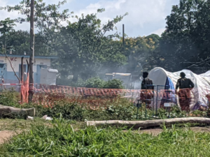 Bunia : les prestataires de la riposte contre Ebola à Rwampara suspendent leurs activités pour réclamer leurs salaires Bunia : l’hôpital de Rwampara attaqué après l’admission d’un cas suspect d’Ebola