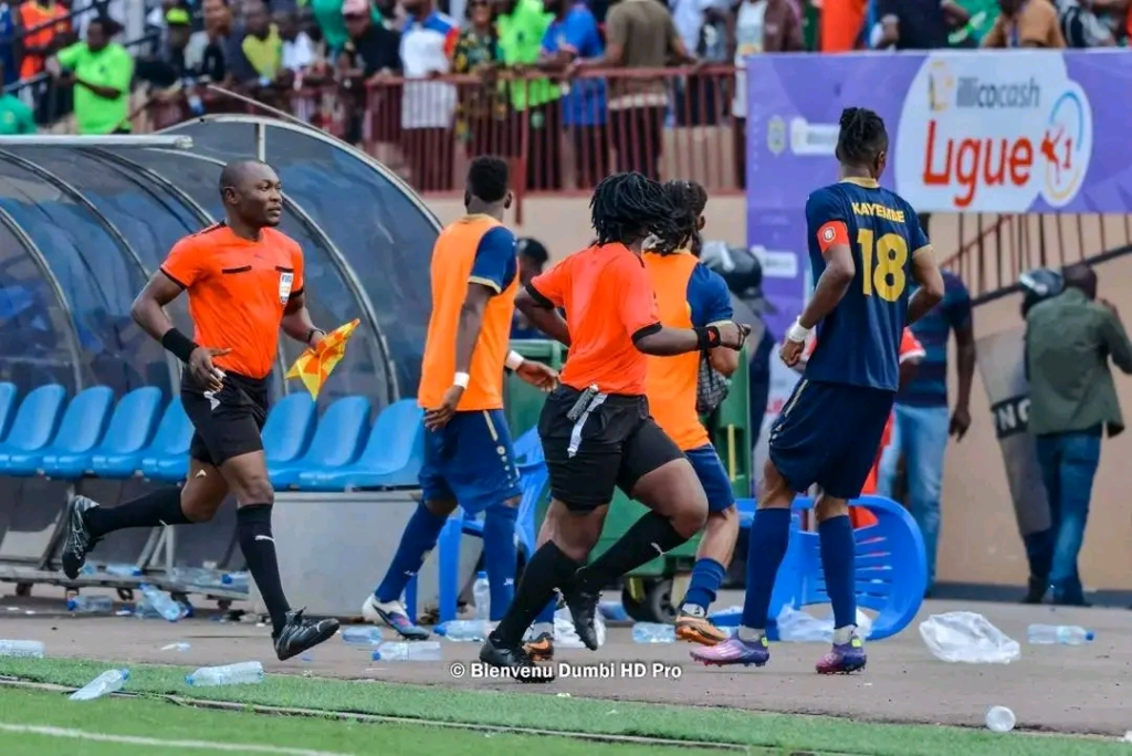 des arbitres sous sanction après les incidents au stade Tata Raphaël