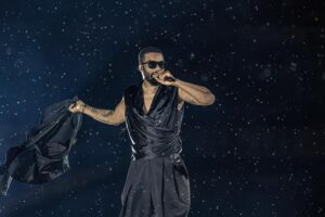 « Cette reconnaissance dépasse ma personne », déclare Fally Ipupa après sa décoration