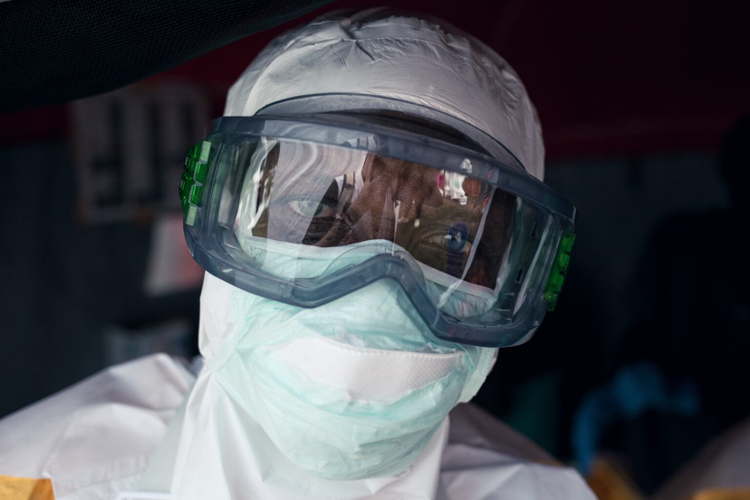 France : un médecin humanitaire rapatrié de la RDC confirmé positif à Ebola un médecin humanitaire rapatrié de la RDC confirmé positif à Ebola