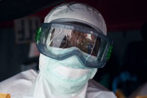 un médecin humanitaire rapatrié de la RDC confirmé positif à Ebola