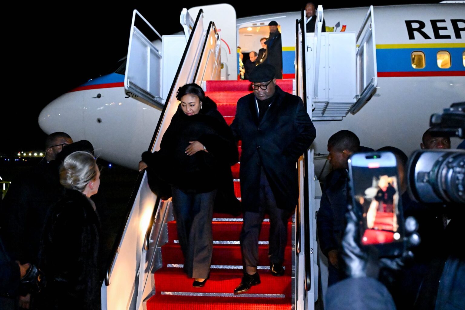 Mondial 2026 : Tshisekedi à Houston pour soutenir les Léopards, tension politique à Kinshasa Tshisekedi à Houston pour soutenir les Léopards, tension politique à Kinshasa