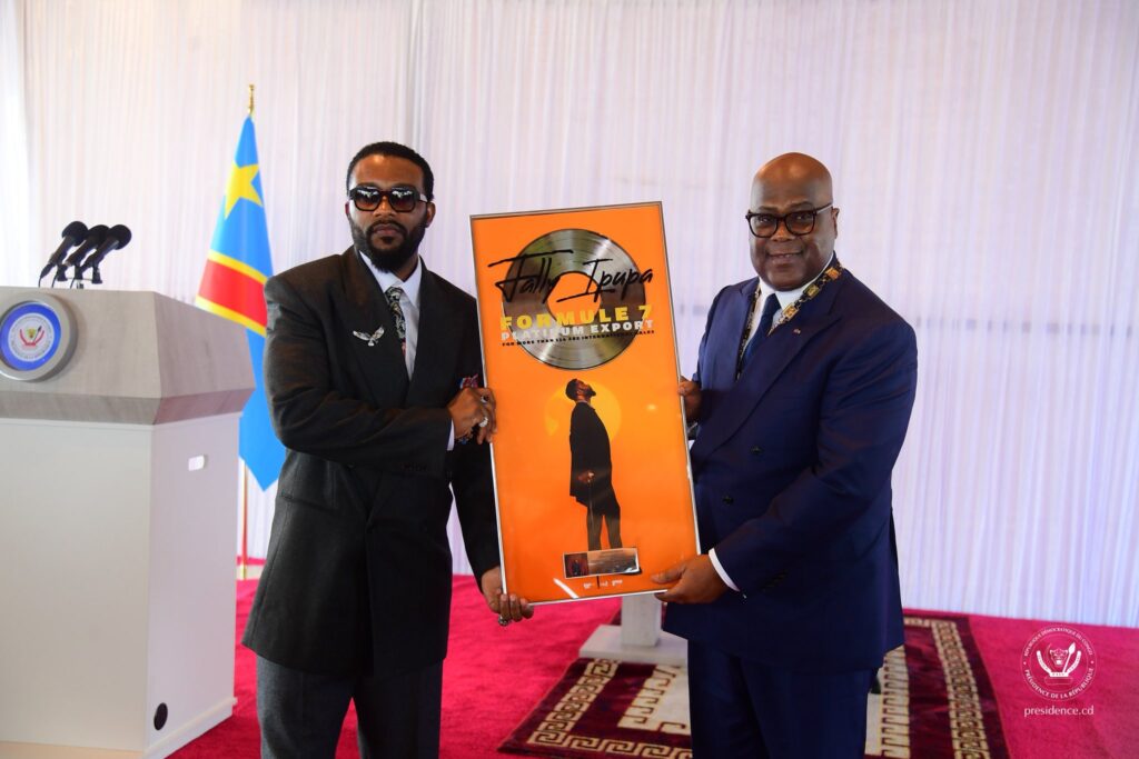Tshisekedi honore Fally Ipupa par une double distinction nationale